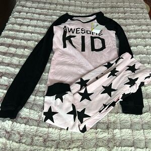 The children place 2 pc pajamas size 14